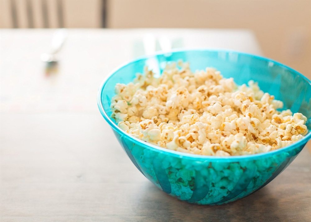 Cheddar branco de pipoca - 4.5 oz. Angie's BOOMCHICKAPOP - Imagem 4