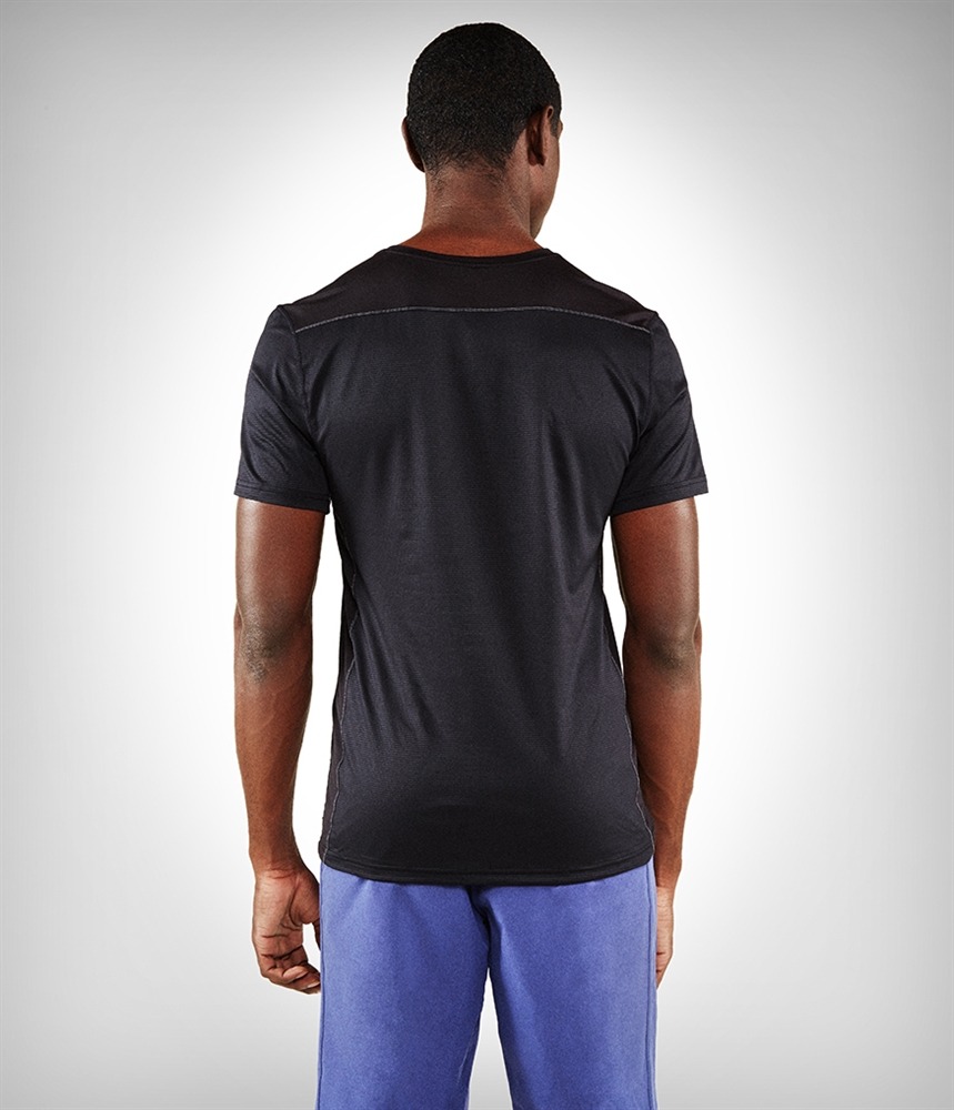 Camiseta Minimalista Masculina 2.0 Preto - Grande Manduka - Imagem 2
