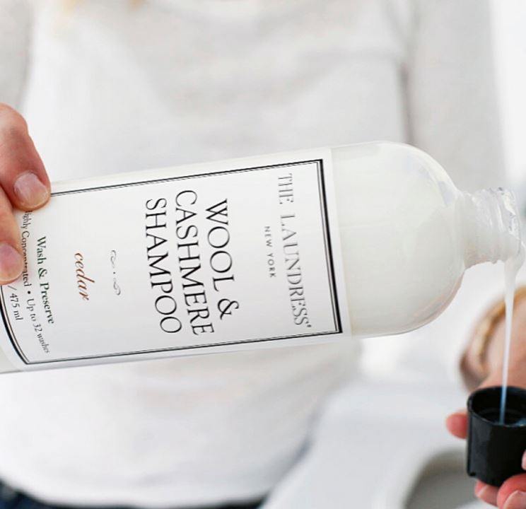 Shampoo de lã e caxemira 32 Lavagens de cedro - 16 fl. oz. The Laundress - Imagem 5