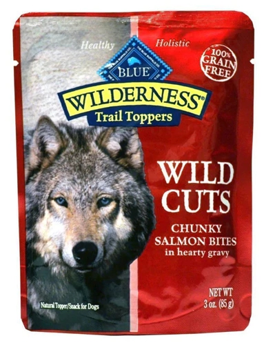 Blue Buffalo Wilderness Wild Cuts Toppers Salmão em Molho para Cães - 24 Pacotes de 85g